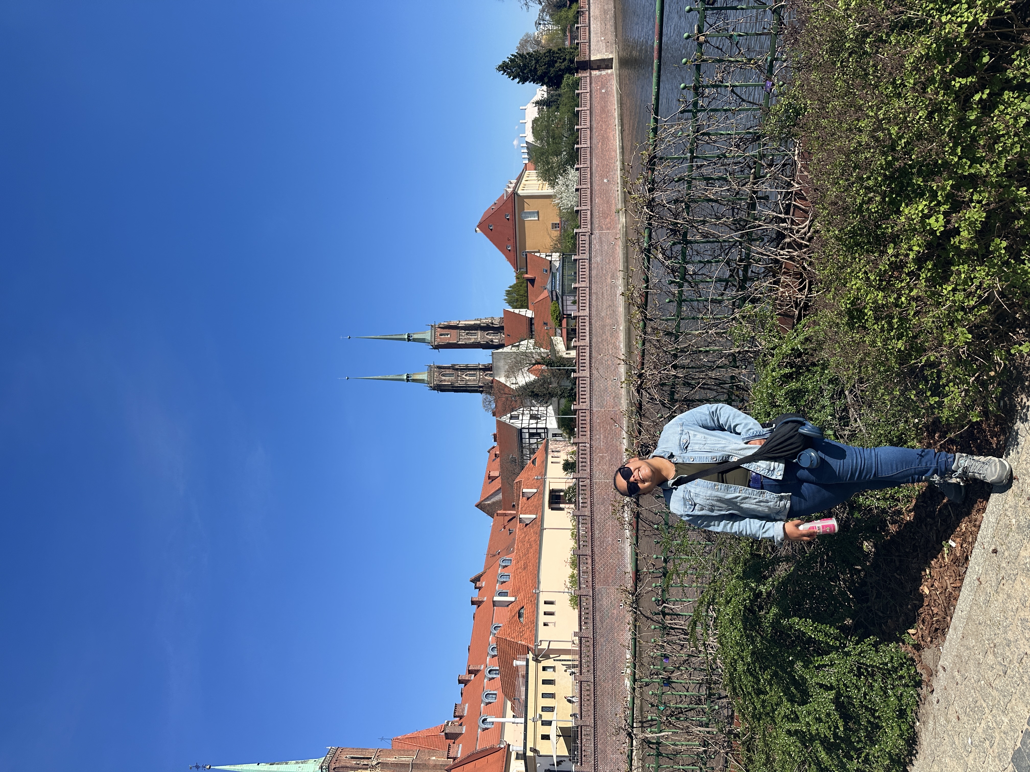 Nana traveling solo in a European city